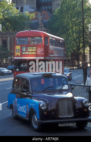 Route master Bus in Richtung nach unten Oxford Street in London. Stockfoto