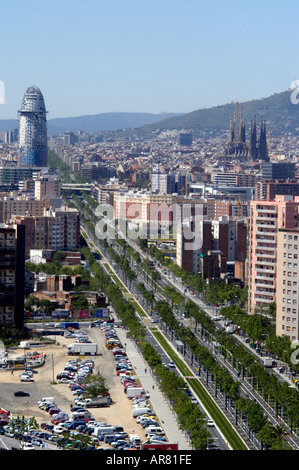 Spanien Barcelona Avinguda Diagonal kreuzt Stadt führt hier zu neu entwickelten Bereich und das Forum Sagrada Familia rechts Stockfoto