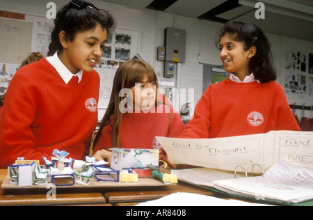 Design-Technik-Klasse in der Sekundarschule. Stockfoto