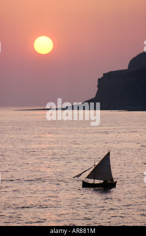 Sonnenuntergang in Itylo Bucht von Limeni am messenischen Golf Mani Süd-Peloponnes-Griechenland Stockfoto