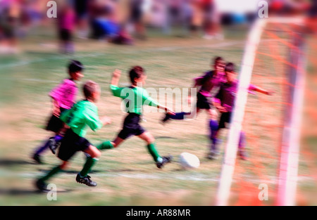 Jungen Liga wenig Fußball-Spiel Stockfoto