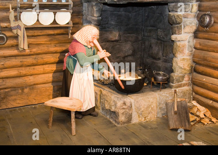 Szene von einer langen Nase Troll in ihrer Küche bei Hunderfossen Winterpark in der Nähe von Lillehammer Norwegen Stockfoto