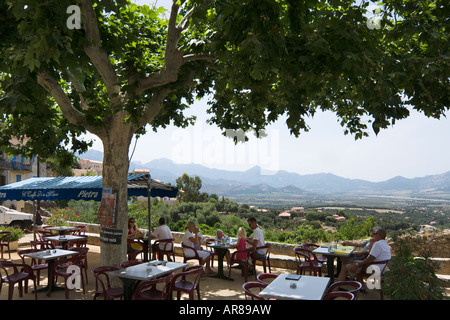 Cafe im Zentrum Stadt, Lumio, der Balagne, Korsika, Frankreich Stockfoto