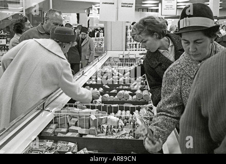 Lebensmittelgeschäft in den sechziger Jahren Stockfoto