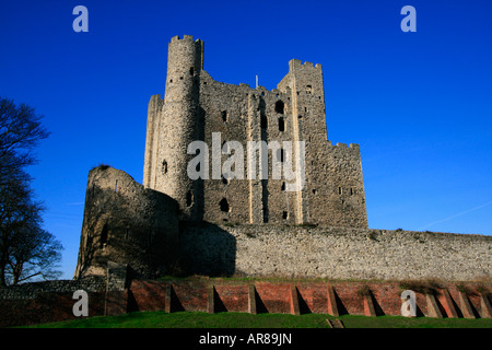 Rochester Castle steht auf dem östlichen Ufer des Flusses Medway, in Rochester, Kent. Stockfoto