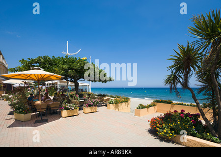 Restaurant am Strand, Moriani Plage, Ostküste, Korsika, Frankreich Stockfoto