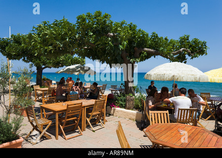 Restaurant am Strand, Moriani Plage, Ostküste, Korsika, Frankreich Stockfoto