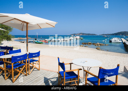 Café-Bar direkt am Meer, Pinarello in der Nähe von Porto-Vecchio, Korsika, Frankreich Stockfoto