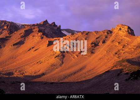 Alpenglühen am Sargents Bergrücken oberhalb Panther Wiese, Mount Shasta, Shasta Trinity National Forest, Kalifornien, USA Stockfoto