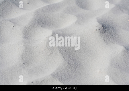 Weißen Sand geformt durch wind Stockfoto
