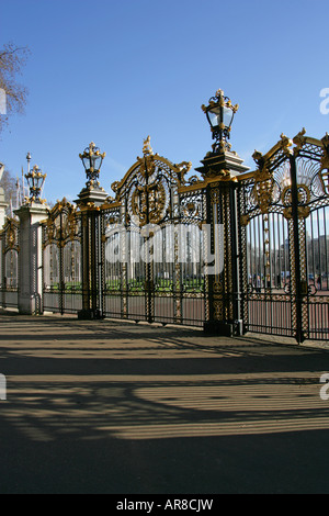 Ornamentale Gold schmiedeeisernen Toren, Green Park London Stockfoto