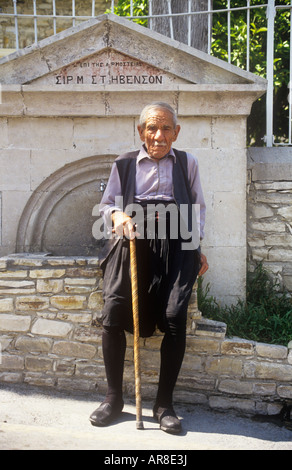 Mann in traditioneller Kleidung Pano Lefkara Zypern Stockfoto