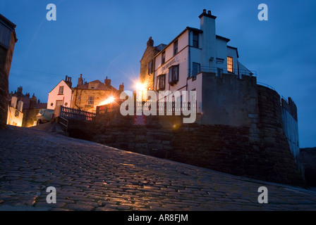 Das Bay Hotel Robin Hoods Bay im Morgengrauen Stockfoto