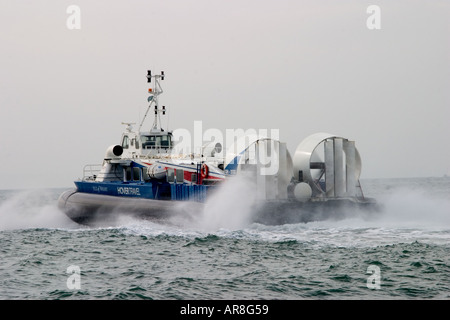 Die AP1 88 100 Hovercraft Dienst ausgeführt von Hoverspeed zwischen Portsmouth Southsea und Ryde auf der Ilse Wight Stockfoto