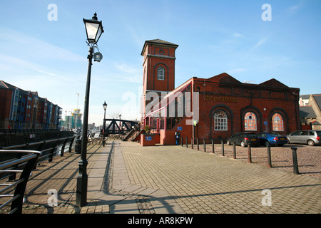 Die alte Pumpenhaus restauriert und in neue Restaurant und die Bar am Hafen Swansea Marina South Wales UK Stockfoto