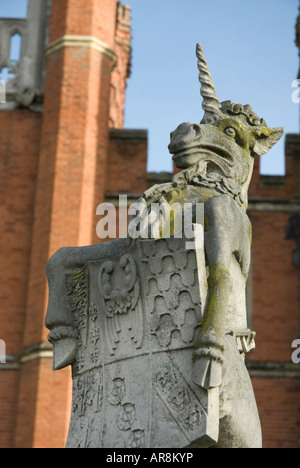 Statue außerhalb Hampton Court Palace Stockfoto