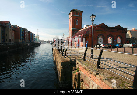 Die alte Pumpenhaus restauriert und in neue Restaurant und die Bar am Hafen Swansea Marina South Wales UK Stockfoto