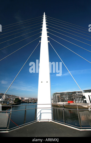 Swansea Segeln Millennium-Projekts über die Flusses Tawe und Eintritt in Swansea Marina zu überbrücken und den Hafen South Wales UK Stockfoto