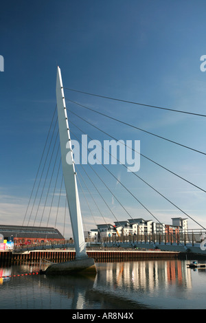 Millennium-Projekts über die Flusses Tawe und Eintritt in Swansea Marina zu überbrücken und den Hafen South Wales Swansea Segeln Stockfoto