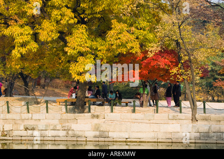 Menschen, die genießen am Nachmittag im Gyeongbokgung Palace Seoul Korea Stockfoto