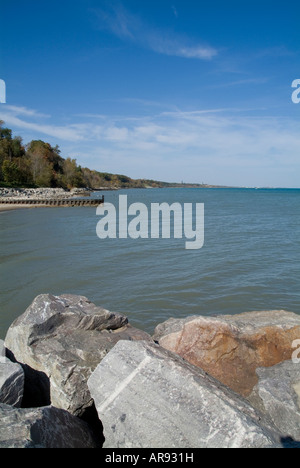 Sunrise Beach Lake bluff Lake Michigan großen Seen Küste Küste Felsen blauer Himmel Himmel über Wetter Amerika Amerikaner Stockfoto