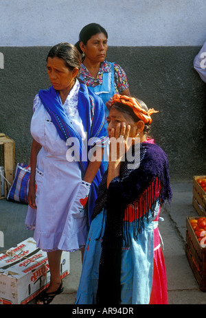 Mexikaner, mexikanische Frauen, Imbissstände, Verkäufer, Freitagsmarkt, Dorf Ocotlan de Morelos, Ocotlan de Morelos, Bundesstaat Oaxaca, Mexico Stockfoto