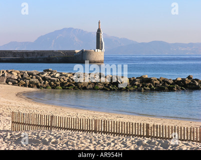 Meerenge von Gibraltar und Marokko Berge im Hintergrund. Tarifa. Provinz Cadiz. Spanien Stockfoto