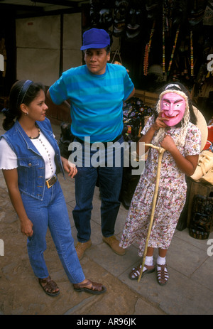 Mexikaner, mexikanischen Familie, Familie, Mutter, Vater, Tochter, Touristen, Besucher, Markt, Stadt von patzcuaro, patzcuaro, Michoacán, Mexiko Stockfoto