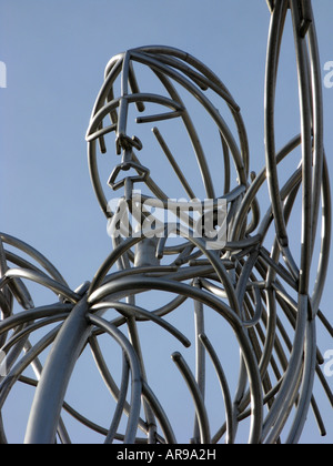 Nahaufnahme der Leiter der Thanksgiving beacon Skulptur Leuchtfeuer der Hoffnung nach Künstler Andy Scott in der danksagung Square Belfast Nordirland Stockfoto