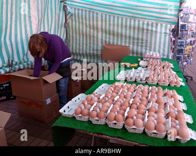 Marktstand verkauften Eiern Epsom Surrey England Stockfoto