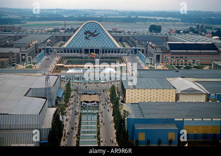 Blick vom Atomium blickte Belgien Avenue Richtung Main-Hallen der Wissenschaft und Künste Abschnitt, Expo 58, Brüssel, 1958 Stockfoto