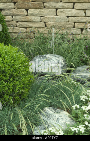 Die Pavestone A Garden of Tranquility Garten bei Chelsea Flower Show 2006 Stockfoto