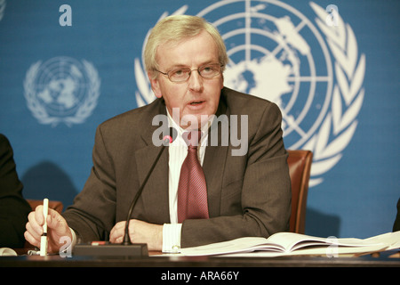 Sir John Holmes - UN-Untergeneralsekretär für humanitäre Angelegenheiten und Nothilfe-Koordinator Stockfoto