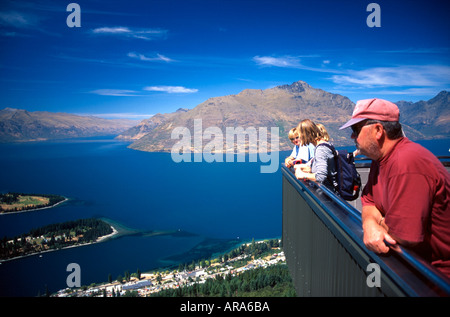 Blick über Queenstown Cecil Peak und Lake Wakatipu aus Skyline komplexe Südinsel Neuseeland Stockfoto