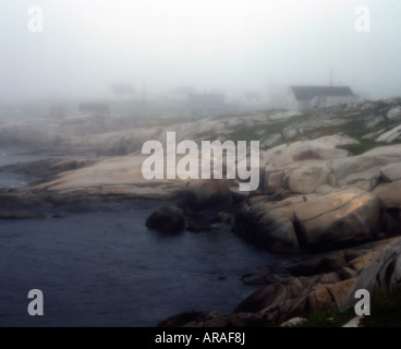 Am frühen Morgennebel Peggys Cove in Nova Scotia, Kanada Stockfoto