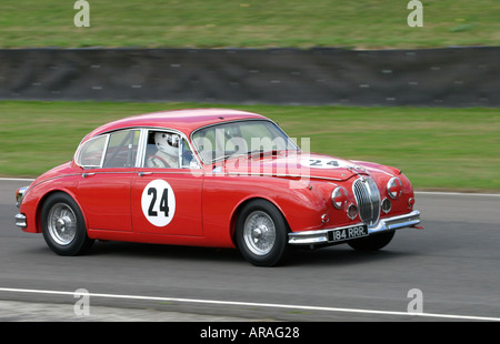 1961 Jaguar Mk2, Fahrer; Mike Cann bei Goodwood Revival, Sussex, UK Stockfoto