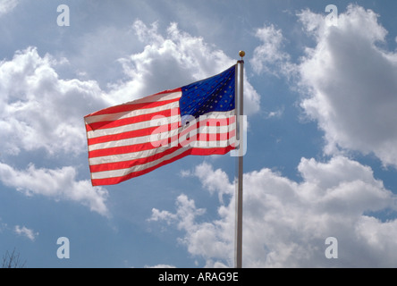 US-Flagge im Wind wehen. Mahnwesen Feld St Paul Minnesota MN USA Stockfoto