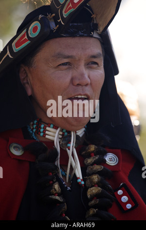 Porträt der Aborigines Mann gekleidet in traditioneller Kleidung, Vancouver, Kanada Stockfoto