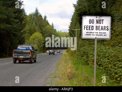 Melde nicht Futtermittel Bären Warnung am Straßenrand Nord Vancouver Island Kanada Stockfoto