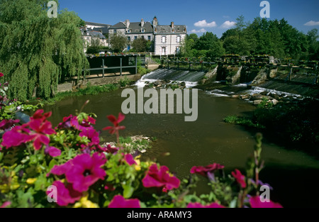 Wehr am Fluss Aff bei La Gacilly Morbihan Brittany France Stockfoto