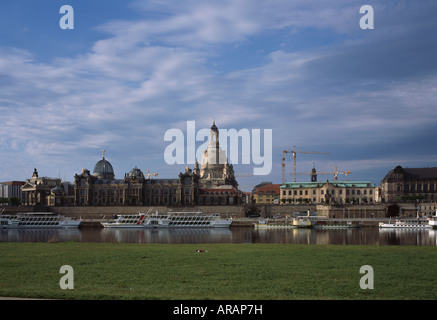 Dresden, Altstadt, Blick Über Die Elbe Auf Frauenkirche Und Brühlsche Terrasse Stockfoto