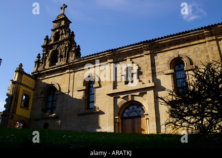 Glockenturm Kirche Turm von Santa Clara Kirche Stockfoto