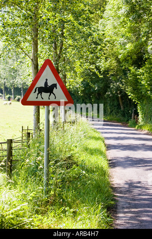 Am Straßenrand Schild Warnung vor begleitet Pferden oder Ponys Dorset UK