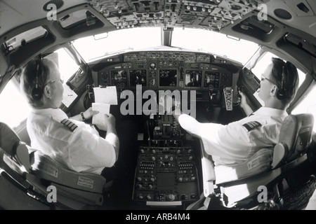 Piolets and control panel in cockpit of passenger jet in flight Stockfoto