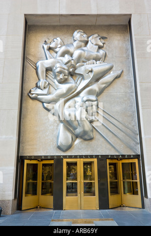 News von Isamu Noguchi, Associated Press Building, Rockefeller Center, New York City Stockfoto