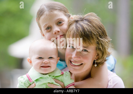 Mutter mit Mädchen und Baby Stockfoto