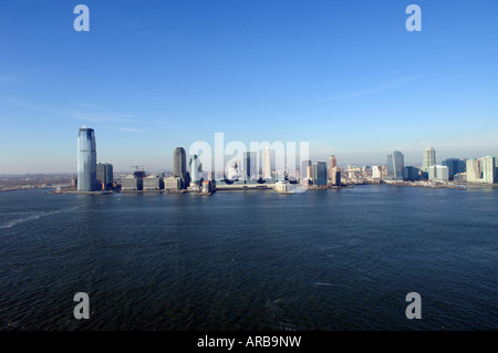 Jersey City NJ Skyline mit dem hohen Turm auf der linken Seite, die Goldman Sachs-Gebäude Stockfoto