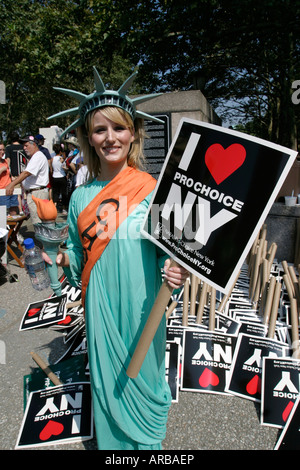 28. August 2004 Tausende stellte sich heraus für einen Pro Wahl März und Kundgebung in New York City während der Republikaner Stockfoto