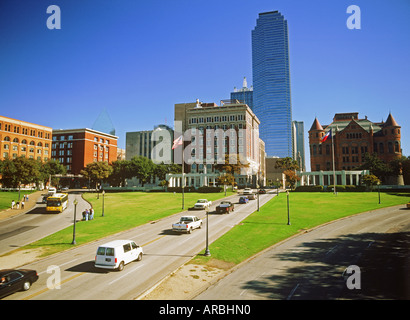 Skyline von Dallas über Dealey Plaza, wo Kennedy ermordet wurde Stockfoto