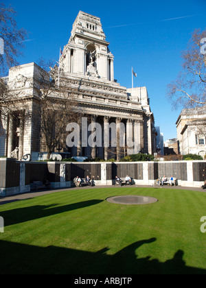 10 Trinity Square, London EC3, besetzt durch die Willis Versicherungsgruppe (Willis Group Holdings, Ltd.). Stockfoto